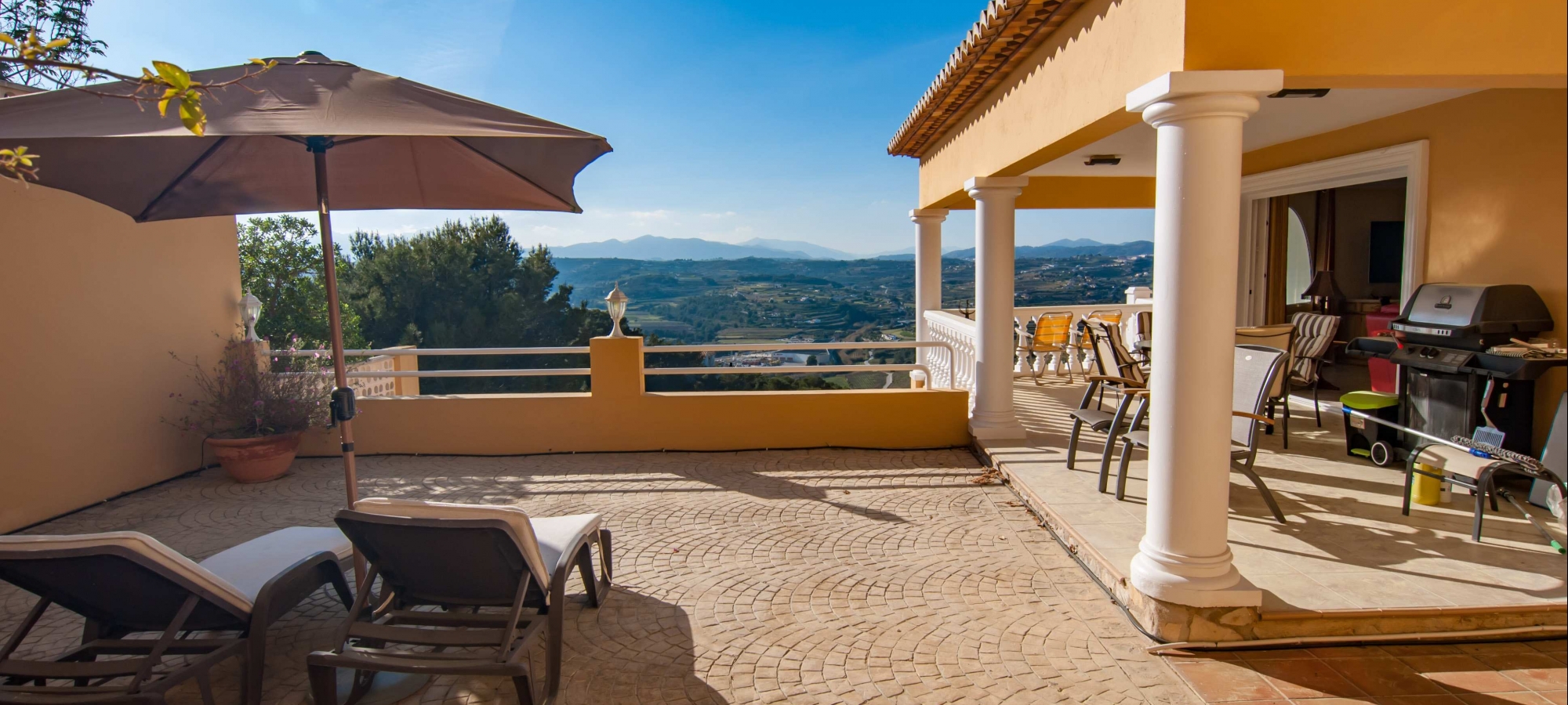 COSTA BLANCA >> MORAIRA >> VERDE PINO - luksuriøs 4 værelse villa i middelhavsstil med fantastisk havudsigt