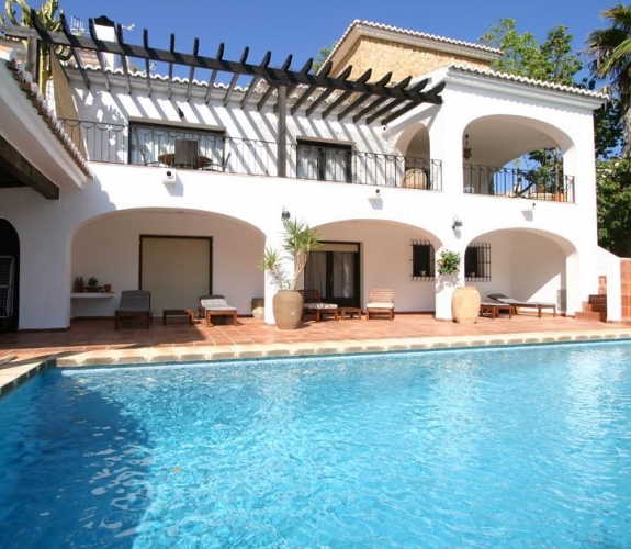 COSTA BLANCA >> MORAIRA >> EL PORTET> VILLA sydvest vendt med 3 soveværelser, pool og...