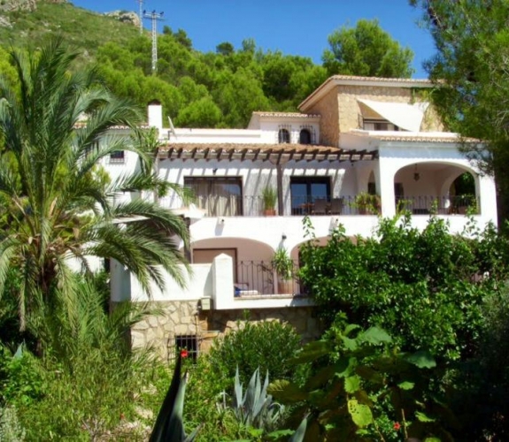 COSTA BLANCA >> MORAIRA >> EL PORTET> VILLA sydvest vendt med 3 soveværelser, pool og...