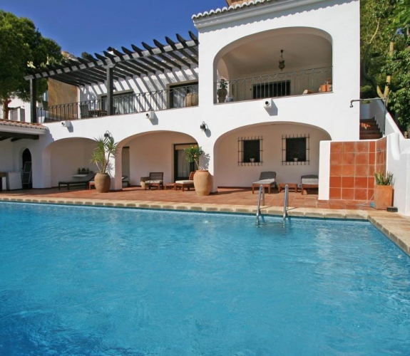 COSTA BLANCA >> MORAIRA >> EL PORTET> VILLA sydvest vendt med 3 soveværelser, pool og...