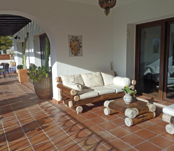 COSTA BLANCA >> MORAIRA >> EL PORTET> VILLA sydvest vendt med 3 soveværelser, pool og...