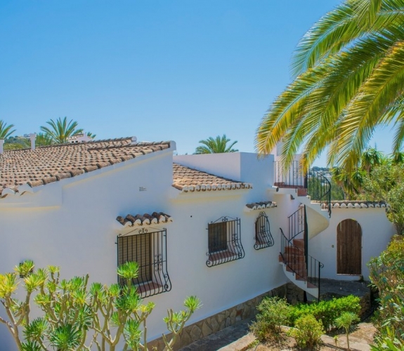 MORAIRA >> SOL PARK >> Large villa with panoramic sea views and walking distance to amen...