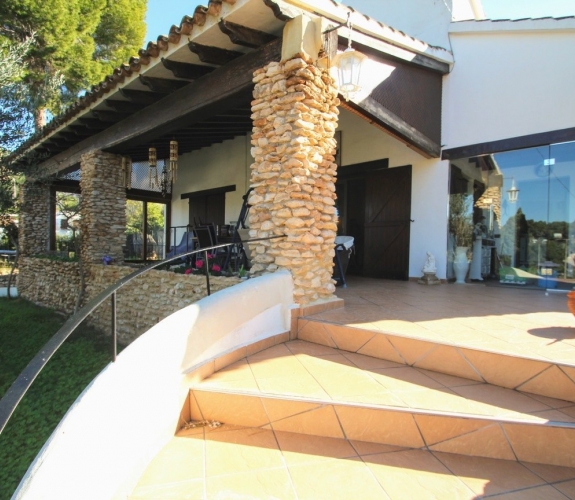 MORAIRA > PLA DEL MAR > PROPERTY - Bargain villa walking distance to Beach & Town