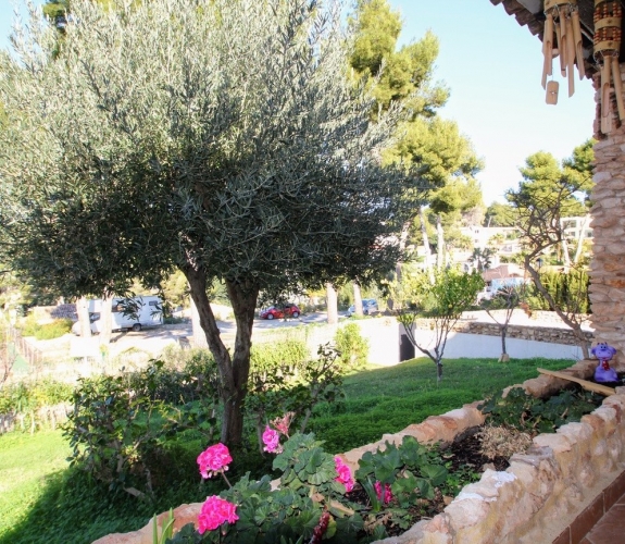 MORAIRA > PLA DEL MAR > PROPERTY - Bargain villa walking distance to Beach & Town