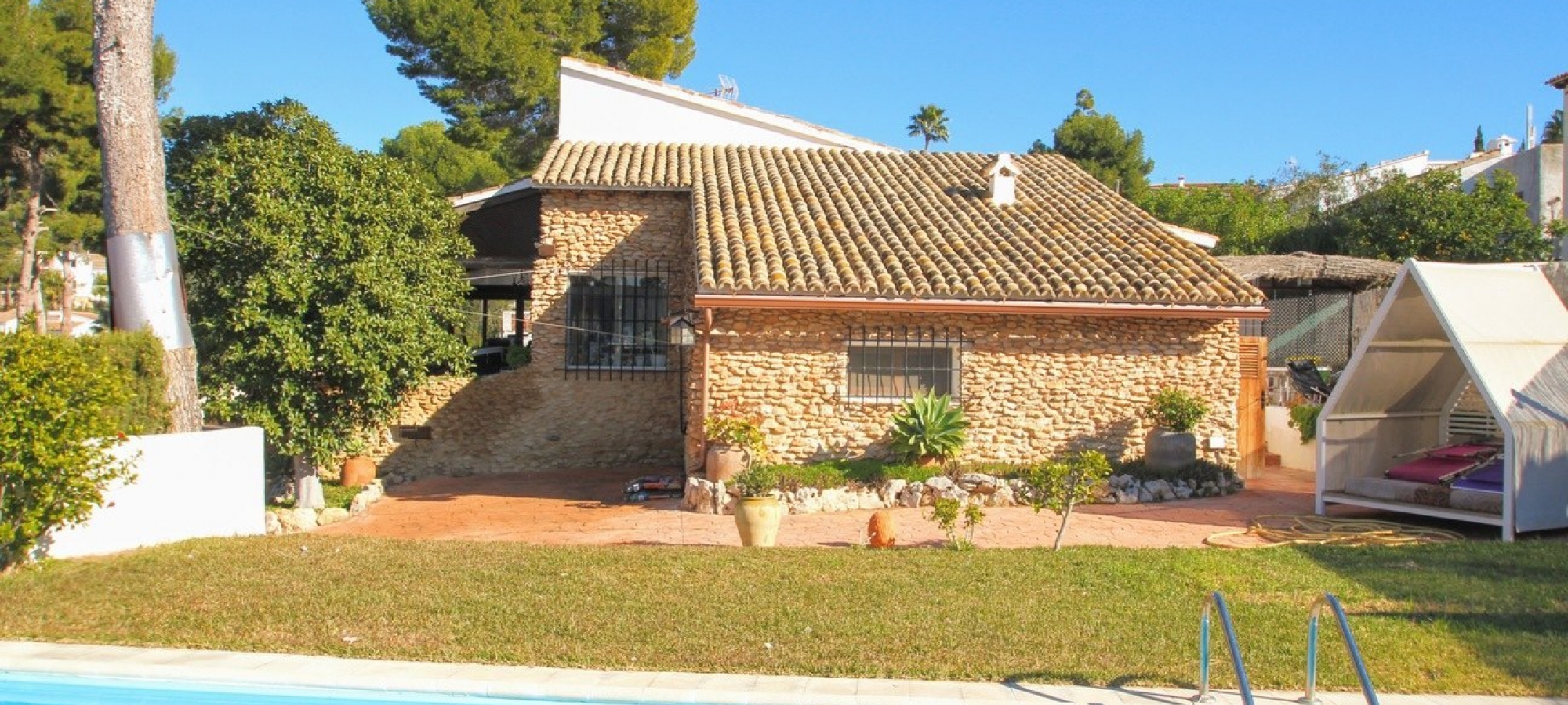 MORAIRA > PLA DEL MAR > PROPERTY - Bargain villa walking distance to Beach & Town