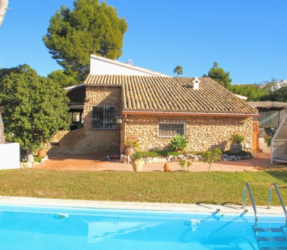 MORAIRA > PLA DEL MAR > PROPERTY - Bargain villa walking distance to Beach & Town