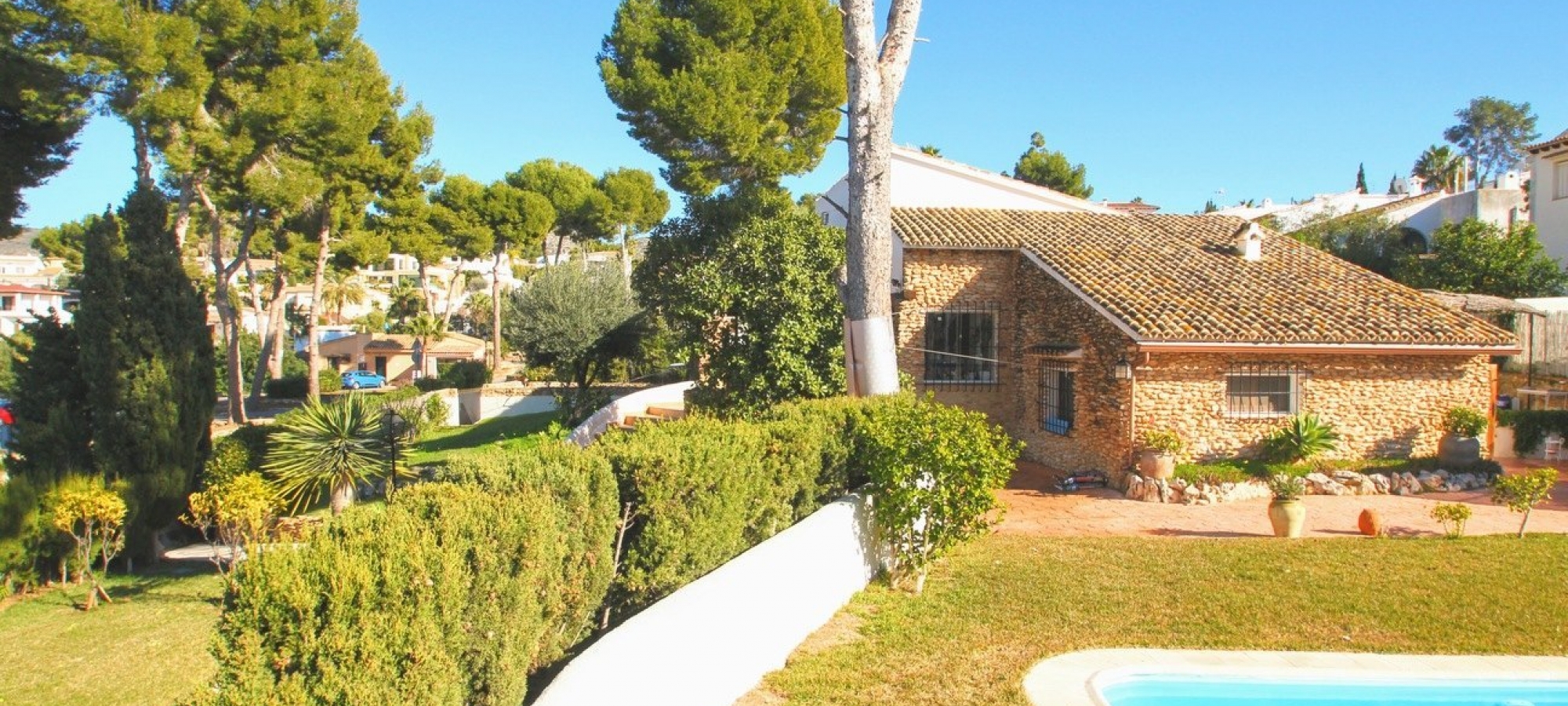 MORAIRA > PLA DEL MAR > PROPERTY - Bargain villa walking distance to Beach & Town