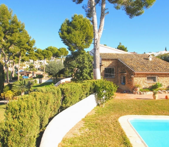 MORAIRA > PLA DEL MAR > PROPERTY - Bargain villa walking distance to Beach & Town