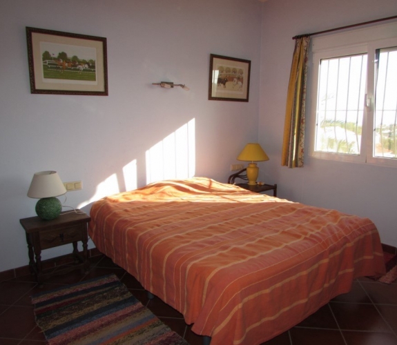 BENISSA >> LA FUSTERA >> BARGAIN VILLA with sea views