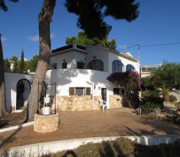 BENISSA >> LA FUSTERA >> BARGAIN VILLA with sea views