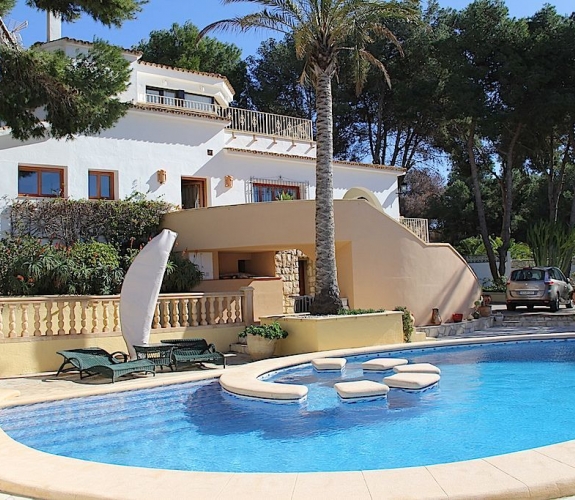 MORAIRA > PLA DEL MAR > PROPERTY - A large house walking distance to town and beaches.