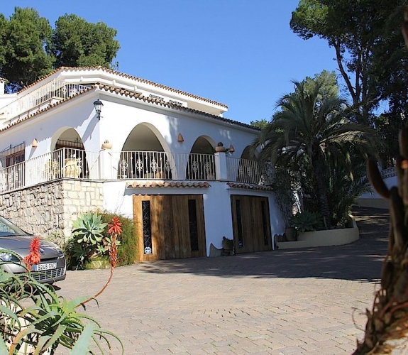 MORAIRA> PLA DEL MAR> EJENDOM - Et stort hus i gåafstand til by og strande.