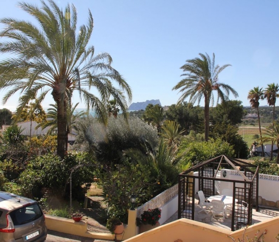 MORAIRA > PLA DEL MAR > PROPERTY - A large house walking distance to town and beaches.