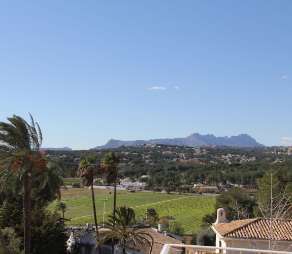 MORAIRA> PLA DEL MAR> EJENDOM - Et stort hus i gåafstand til by og strande.