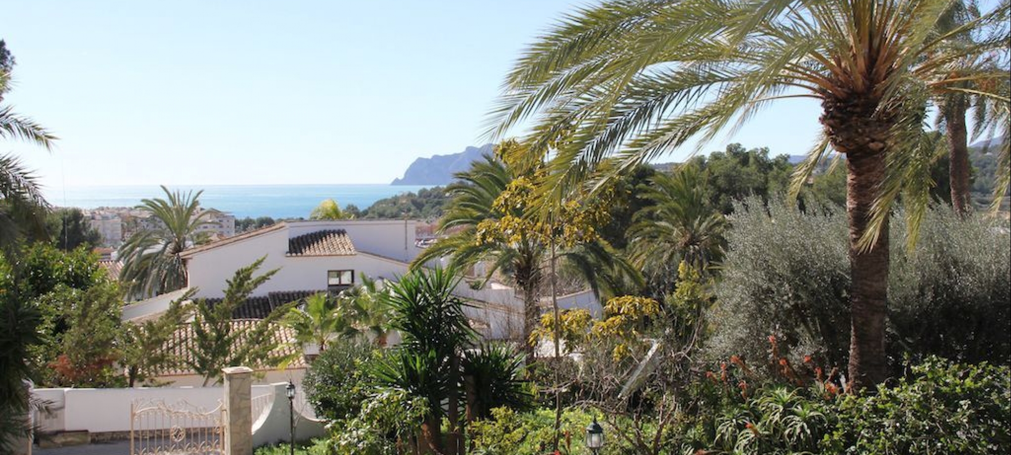 MORAIRA> PLA DEL MAR> EJENDOM - Et stort hus i gåafstand til by og strande.