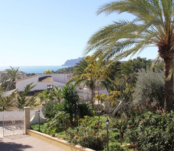 MORAIRA> PLA DEL MAR> EJENDOM - Et stort hus i gåafstand til by og strande.