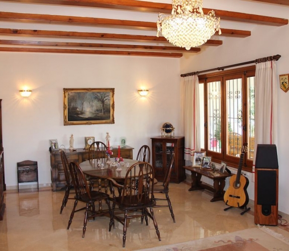 MORAIRA > PLA DEL MAR > PROPERTY - A large house walking distance to town and beaches.