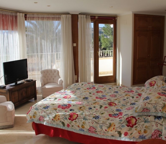 MORAIRA > PLA DEL MAR > PROPERTY - A large house walking distance to town and beaches.