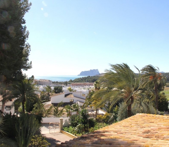 MORAIRA > PLA DEL MAR > PROPERTY - A large house walking distance to town and beaches.