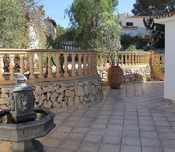 MORAIRA > PLA DEL MAR > PROPERTY - A large house walking distance to town and beaches.