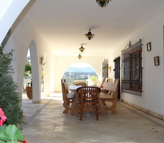 MORAIRA > PLA DEL MAR > PROPERTY - A large house walking distance to town and beaches.