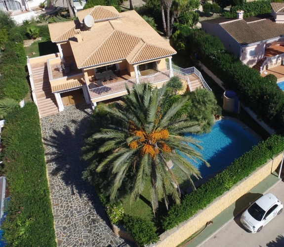 Pinar del Advocat, Moraira, Costa Blanca, med gæstelejlighed. 300m2 bygget i 2001