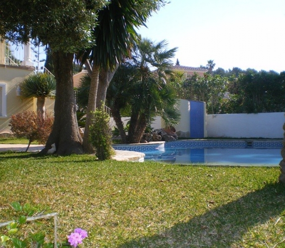 Pinar del Advocat, Moraira, Costa Blanca, med gæstelejlighed. 300m2 bygget i 2001