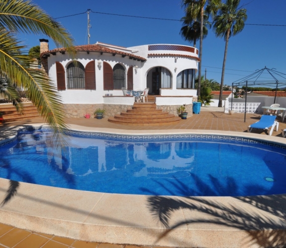 BENISSA > BUENAVISTA > 3 bedroom property with swimming pool on a level plot with distant sea ...