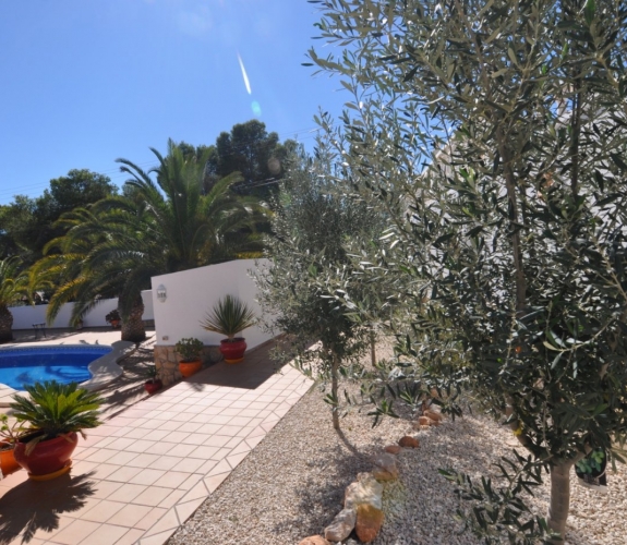 BENISSA > BUENAVISTA > 3 bedroom property with swimming pool on a level plot with distant sea ...