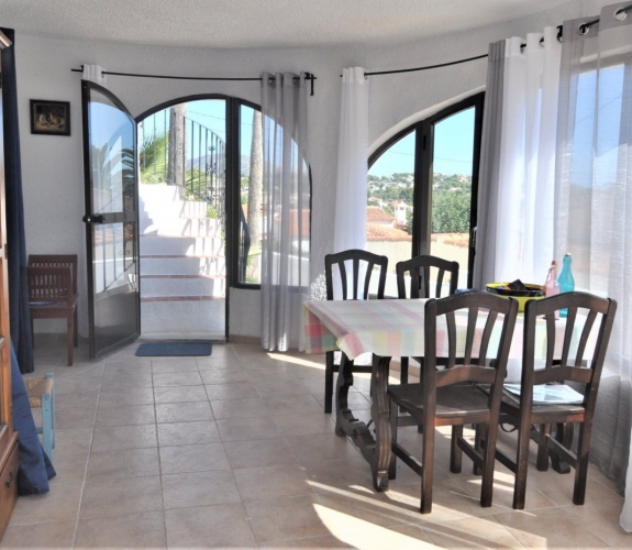 BENISSA > BUENAVISTA > 3 bedroom property with swimming pool on a level plot with distant sea ...