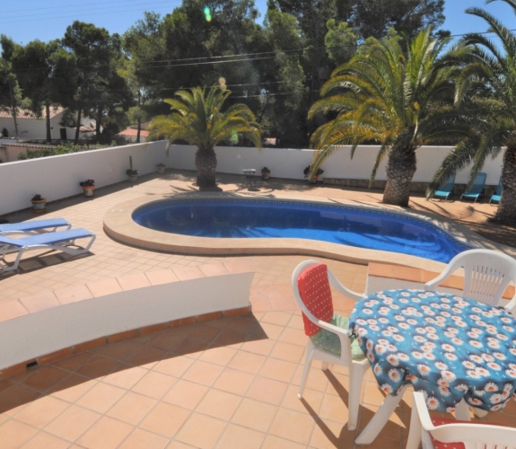 BENISSA > BUENAVISTA > 3 bedroom property with swimming pool on a level plot with distant sea ...