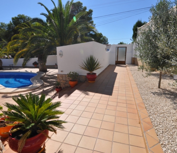 BENISSA > BUENAVISTA > 3 bedroom property with swimming pool on a level plot with distant sea ...