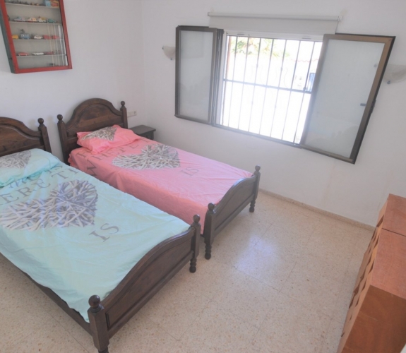 BENISSA > BUENAVISTA > 3 bedroom property with swimming pool on a level plot with distant sea ...