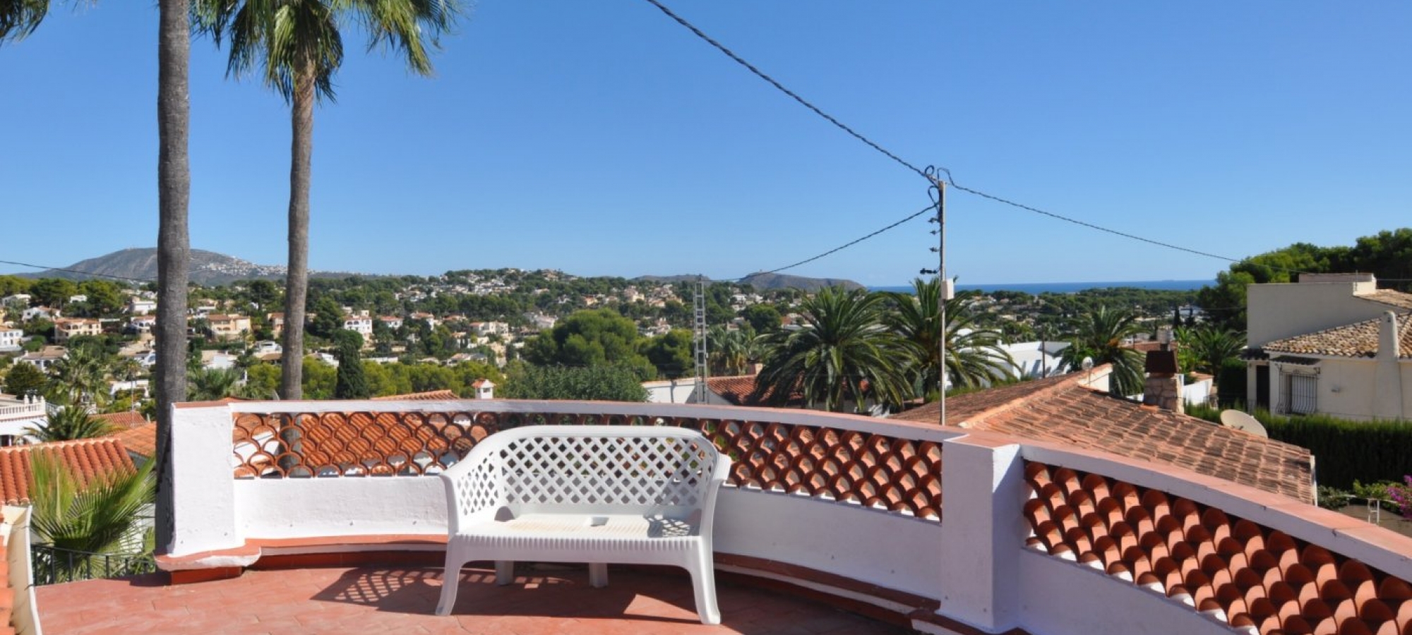 BENISSA > BUENAVISTA > 3 bedroom property with swimming pool on a level plot with distant sea views.