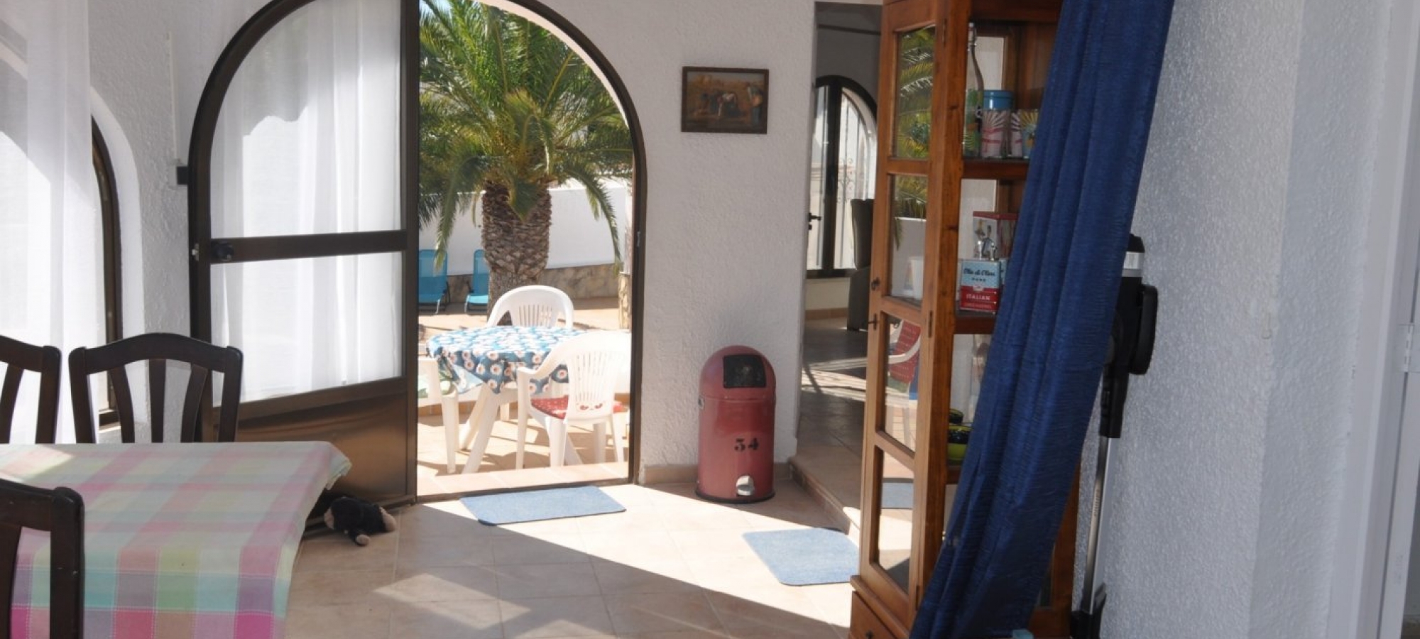 BENISSA > BUENAVISTA > 3 bedroom property with swimming pool on a level plot with distant sea views.