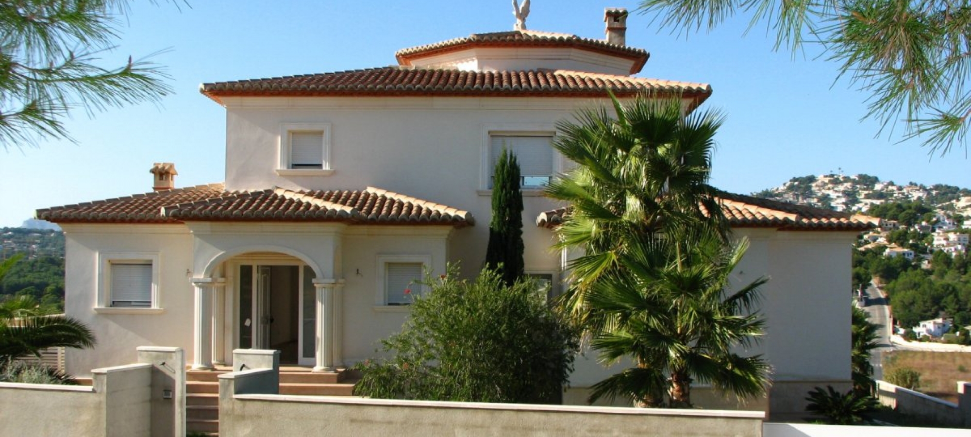 PLA DEL MAR > MORAIRA > COSTA BLANCA - A large villa within walking distance to town and beaches.