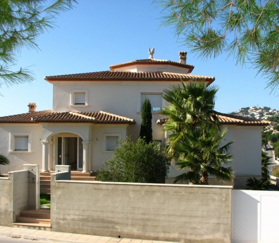 PLA DEL MAR > MORAIRA > COSTA BLANCA - A large villa within walking distance to town and beach...