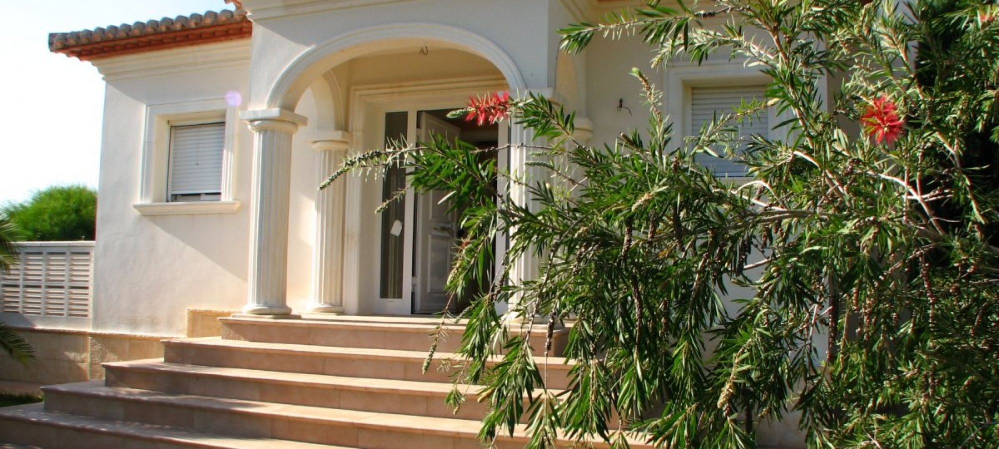 PLA DEL MAR > MORAIRA > COSTA BLANCA - A large villa within walking distance to town and beaches.