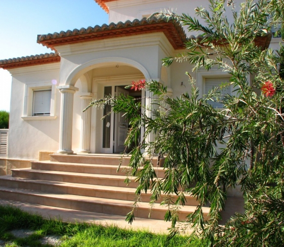 PLA DEL MAR > MORAIRA > COSTA BLANCA - A large villa within walking distance to town and beach...