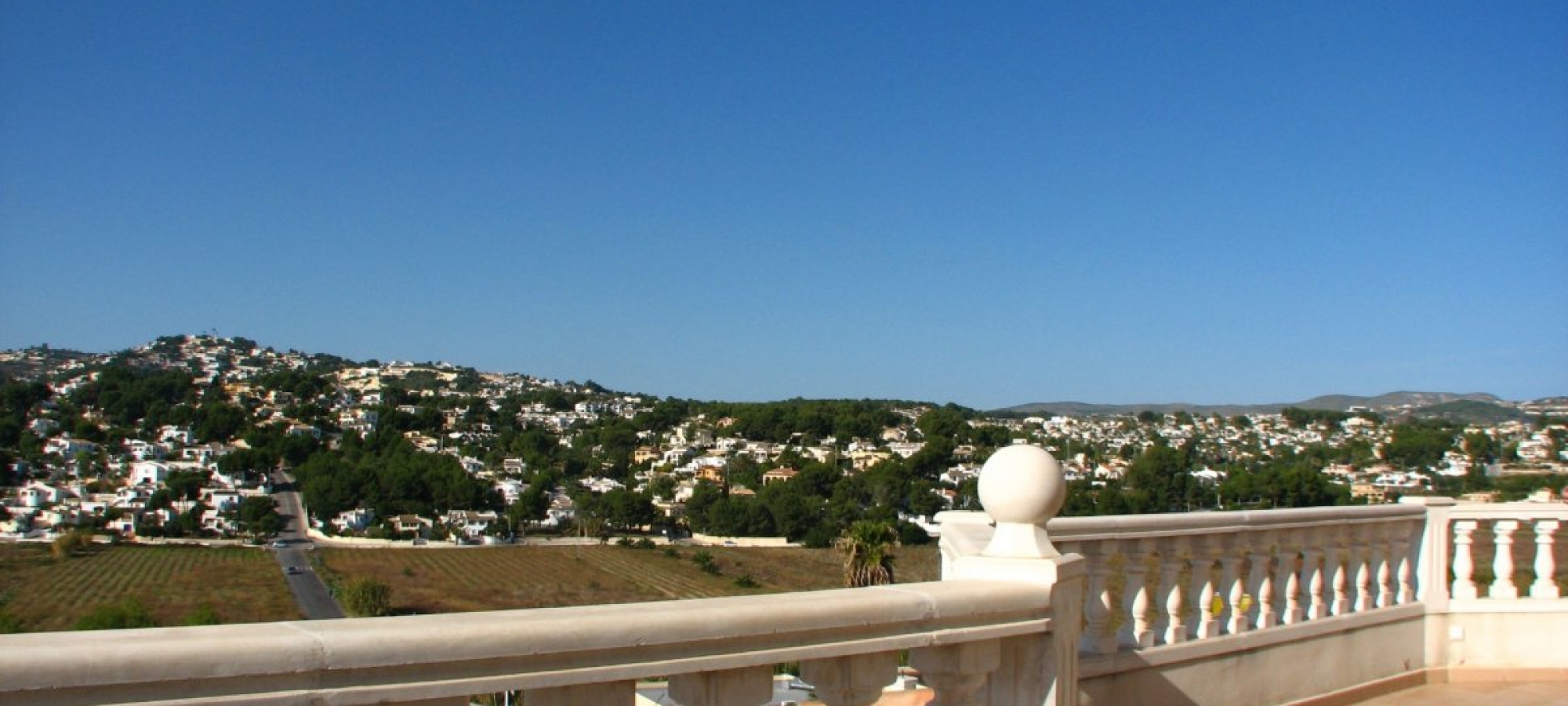 PLA DEL MAR > MORAIRA > COSTA BLANCA - A large villa within walking distance to town and beaches.