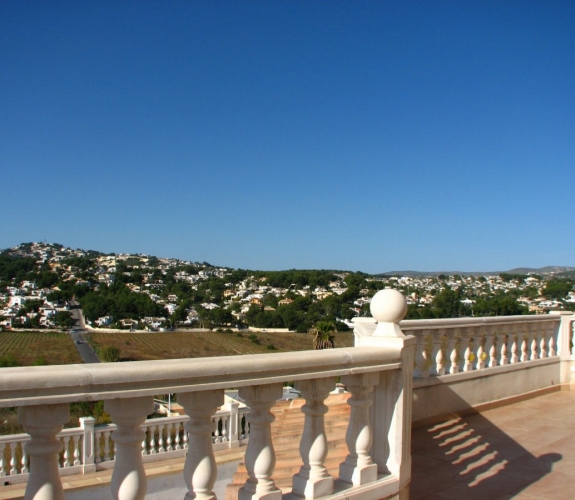 PLA DEL MAR > MORAIRA > COSTA BLANCA - A large villa within walking distance to town and beach...