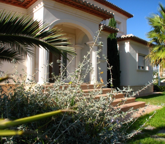 PLA DEL MAR > MORAIRA > COSTA BLANCA - A large villa within walking distance to town and beach...