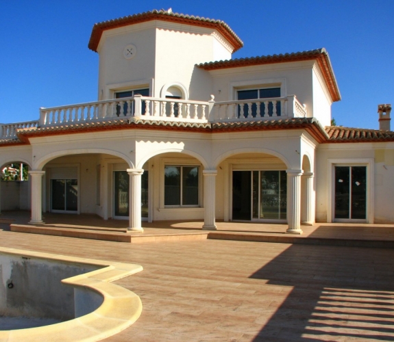 PLA DEL MAR > MORAIRA > COSTA BLANCA - A large villa within walking distance to town and beach...