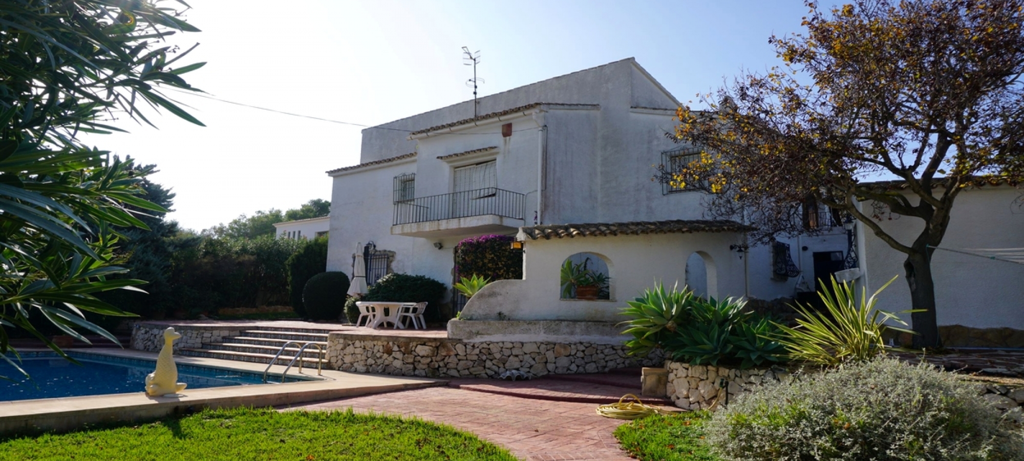 MORAIRA > PLA DEL MAR > To refurbish and within walking distance to town and beaches