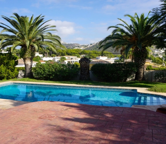 MORAIRA > PLA DEL MAR > To refurbish and within walking distance to town and beaches