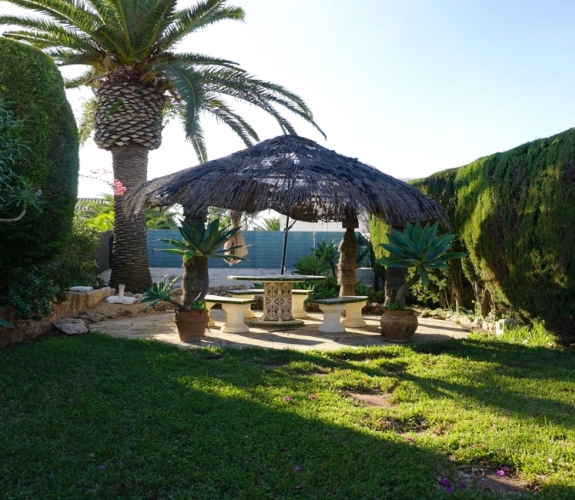 MORAIRA > PLA DEL MAR > To refurbish and within walking distance to town and beaches