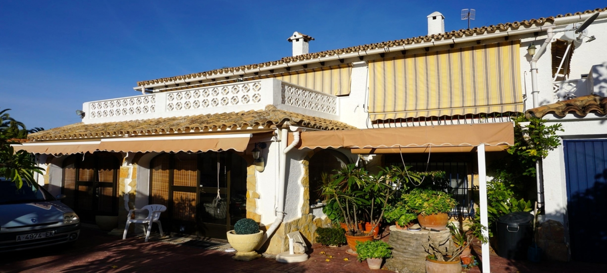 MORAIRA > PLA DEL MAR > To refurbish and within walking distance to town and beaches