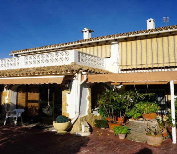 MORAIRA > PLA DEL MAR > To refurbish and within walking distance to town and beaches