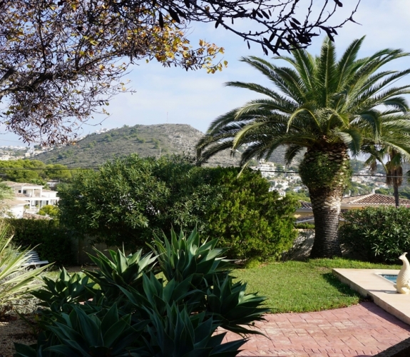 MORAIRA > PLA DEL MAR > To refurbish and within walking distance to town and beaches