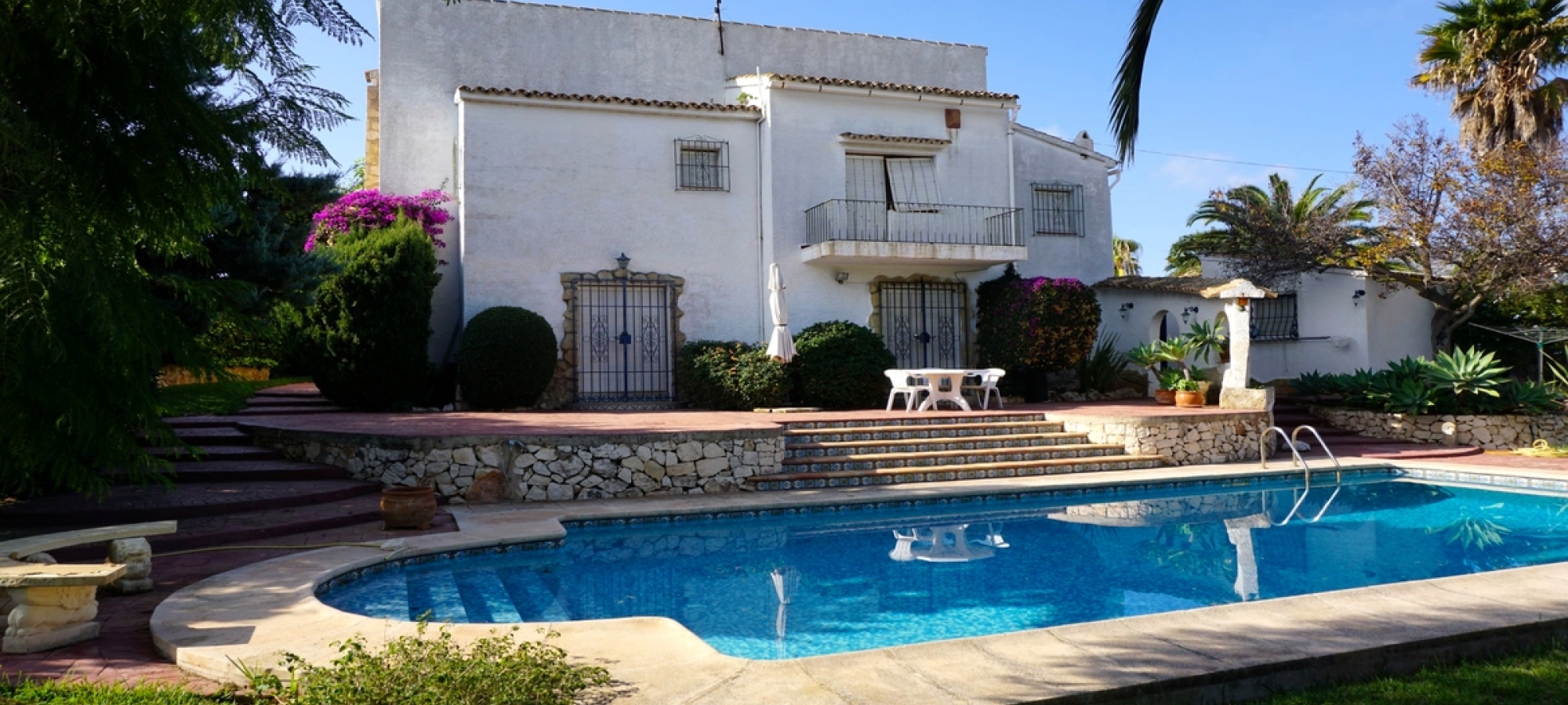 MORAIRA > PLA DEL MAR > To refurbish and within walking distance to town and beaches